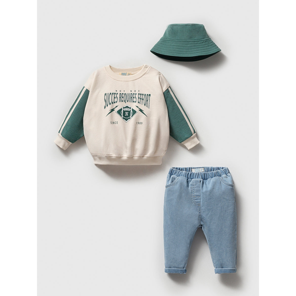 Bluzë, Pantallona & Kapelë