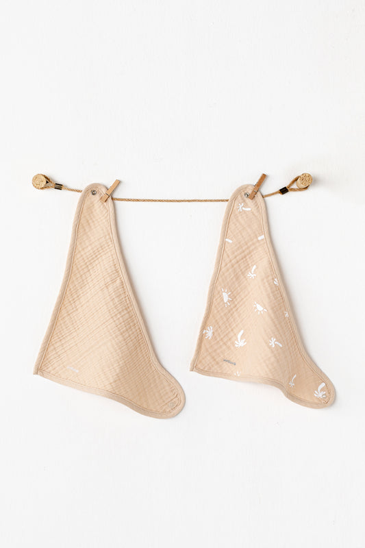 Set 2 Përparëse Verore – Muslin me Dizajn Palme