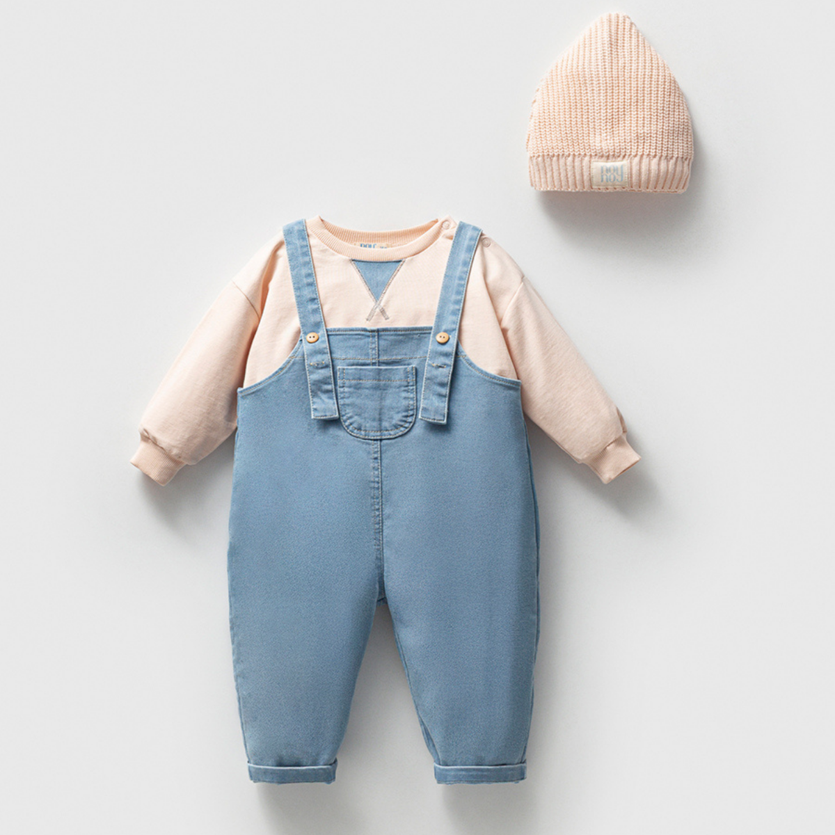 Set Pantallona Me Tregera dhe Kapelë